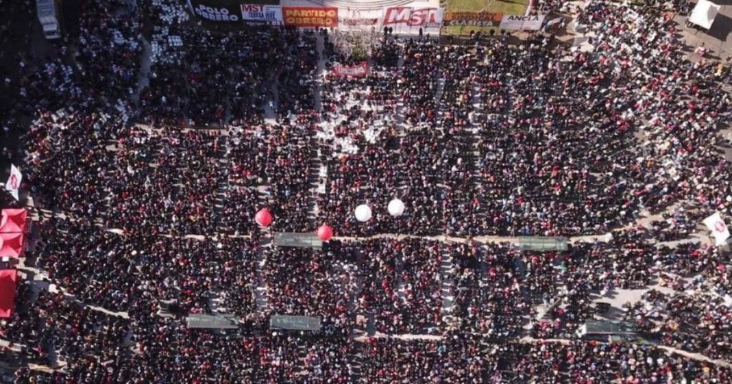 Plenario del Frente de Izquierda convocado por el PO y el MST
