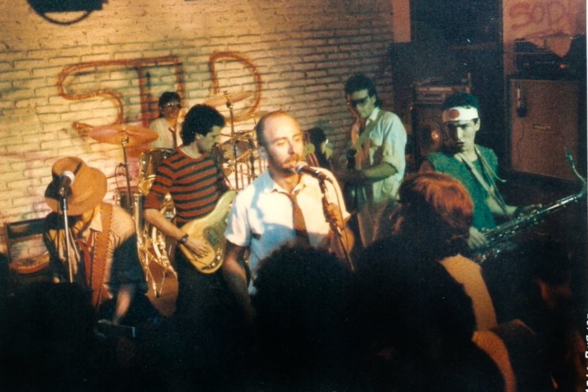Los redondos tocando Oktubre en los ochenta