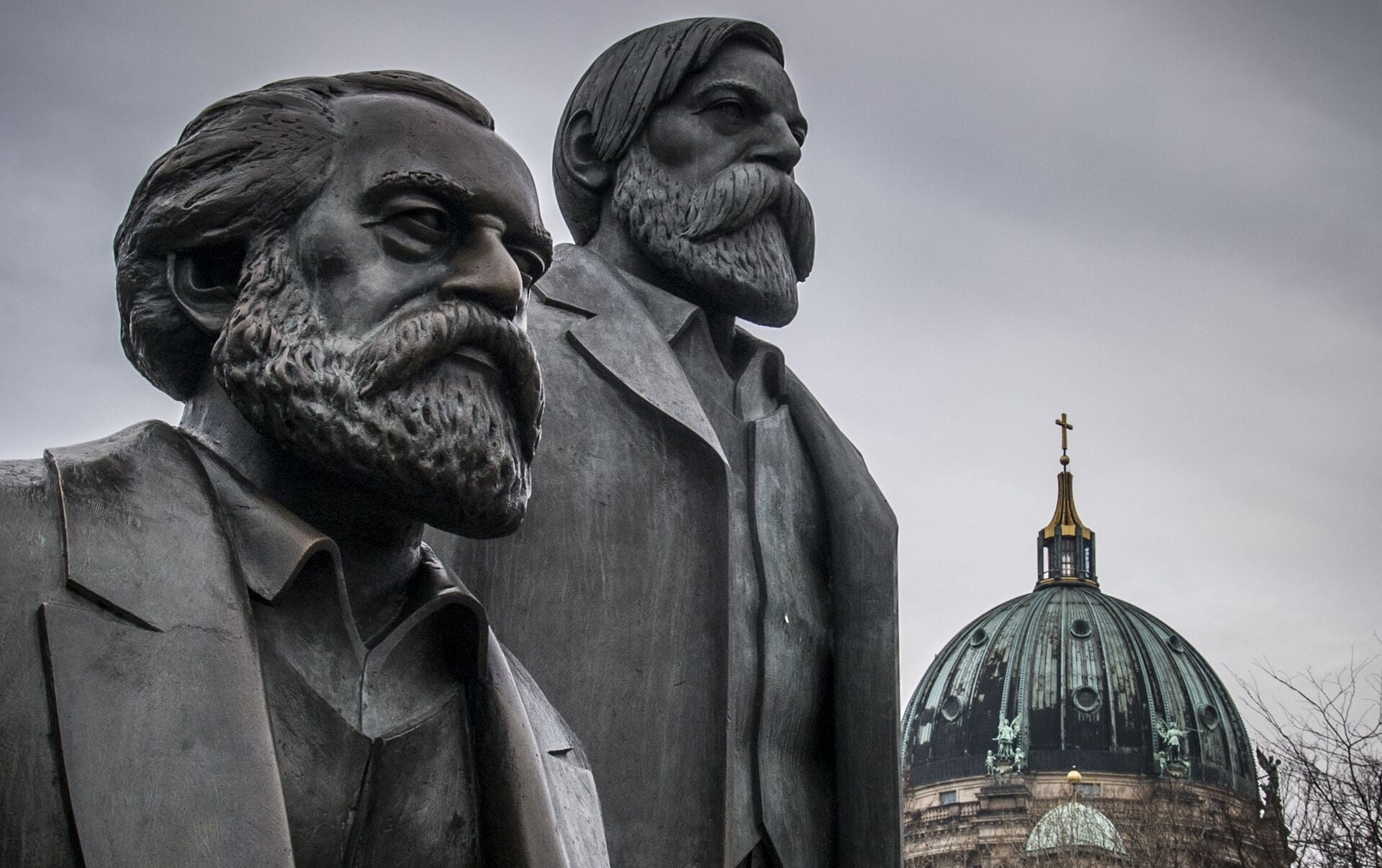 Monumento de Marx y Engels en Moscú