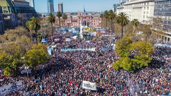 Movilización en repudio al atentado contra Cristina Kirchner